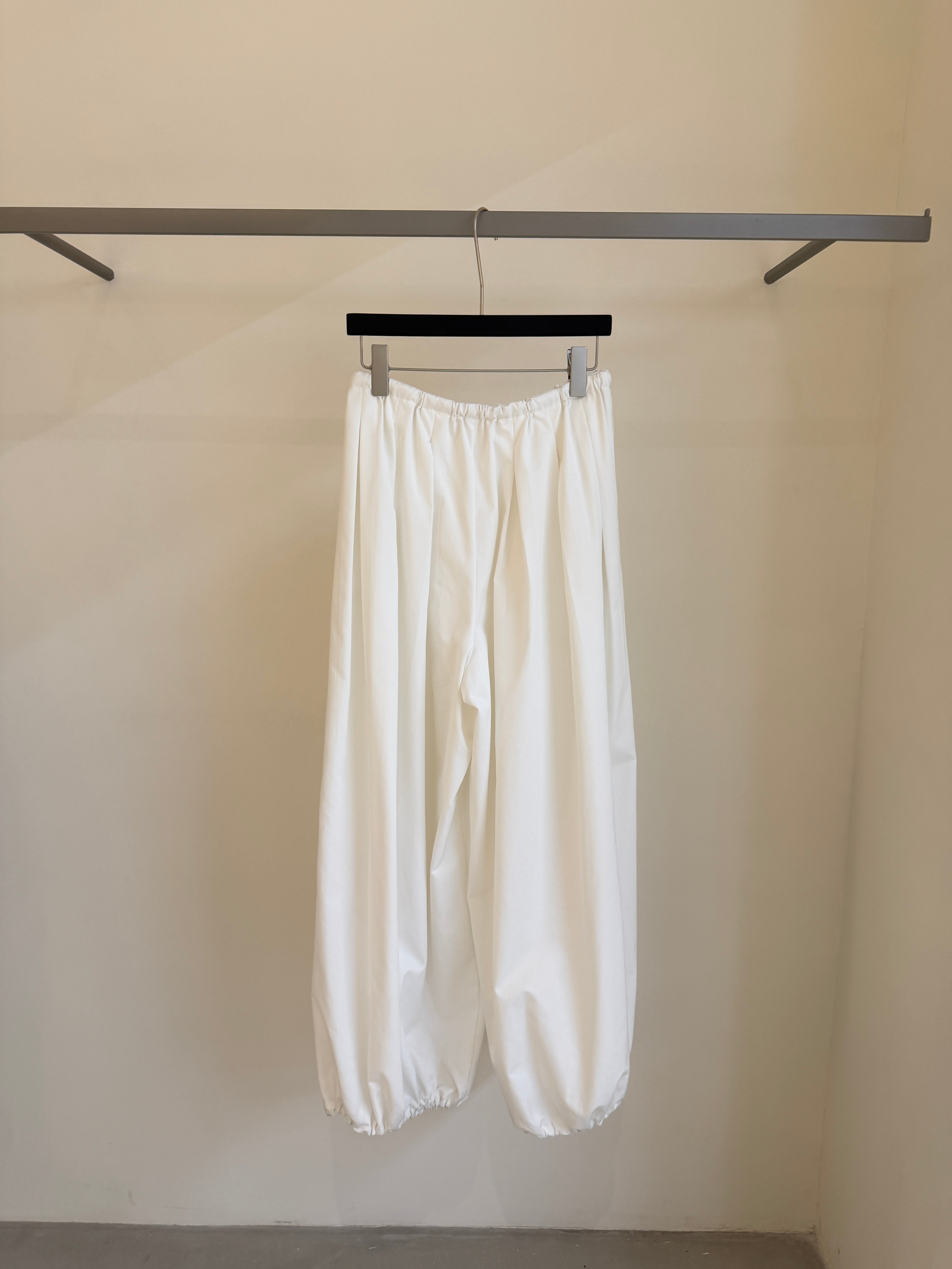 Chic & Elevated：Airy White Palazzo Pants for Summer