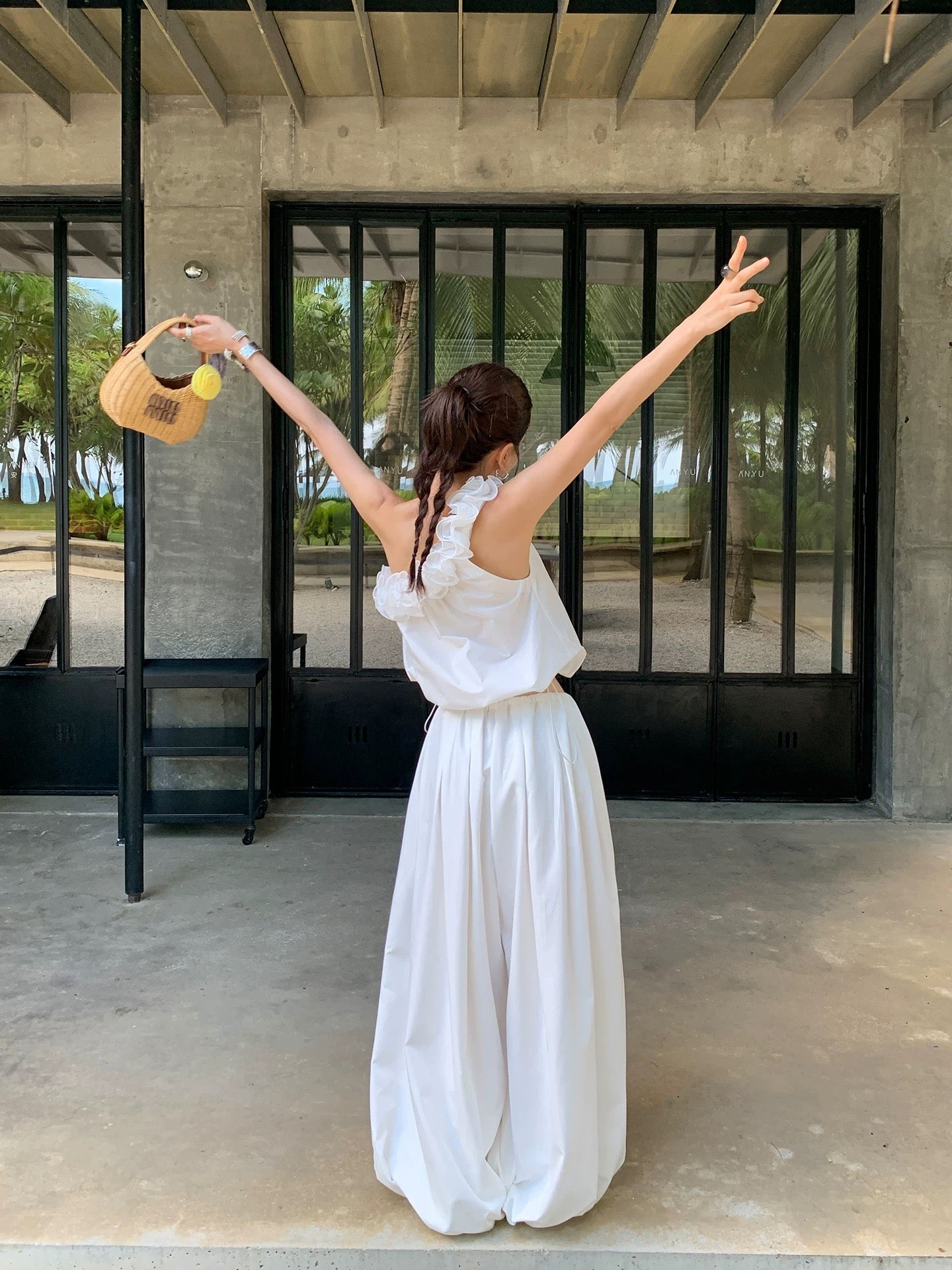 Chic & Elevated：Airy White Palazzo Pants for Summer