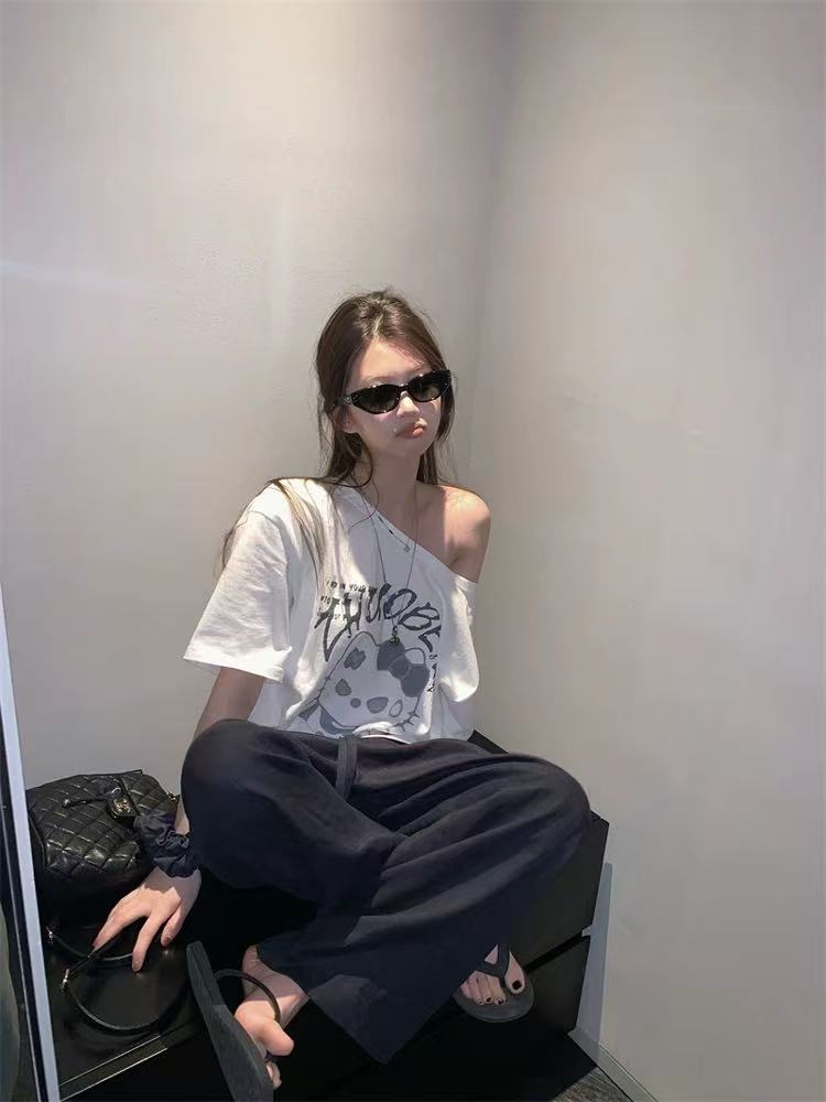 Oversized Graphic Off Shoulder T-Shirt – Street Style Loose Fit Tee